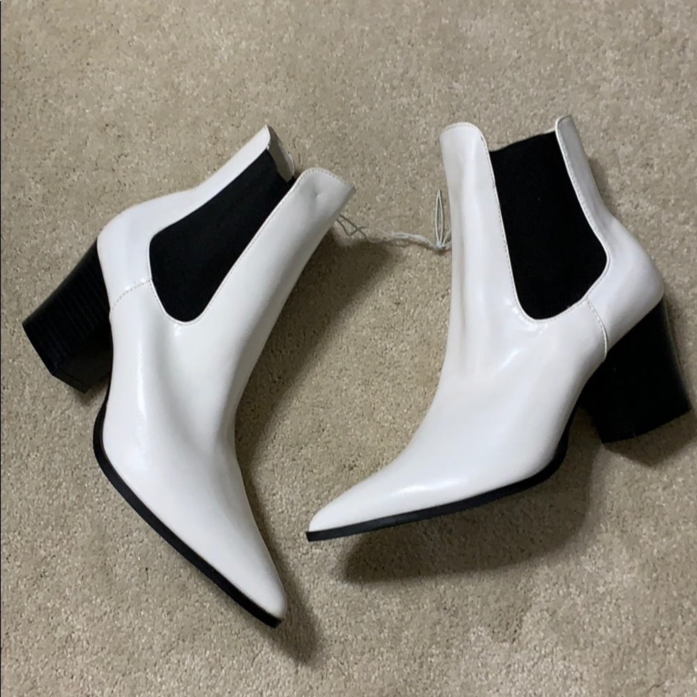 Never worn. Forever 21 heeled booties size 10